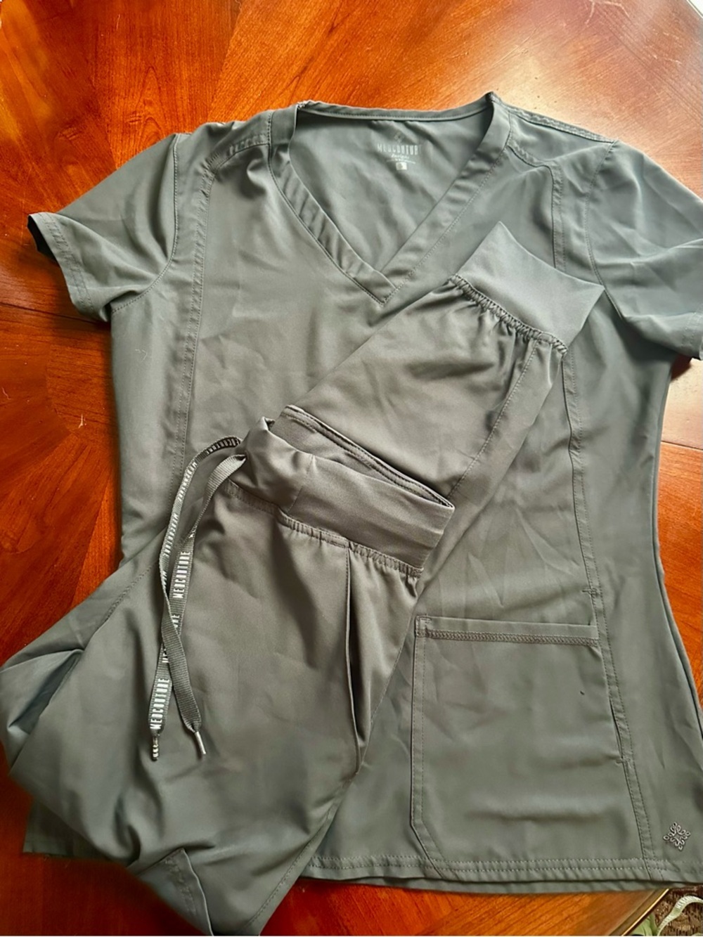Med Couture Olive Gray V-Neck Scrub Top and Jogger Set